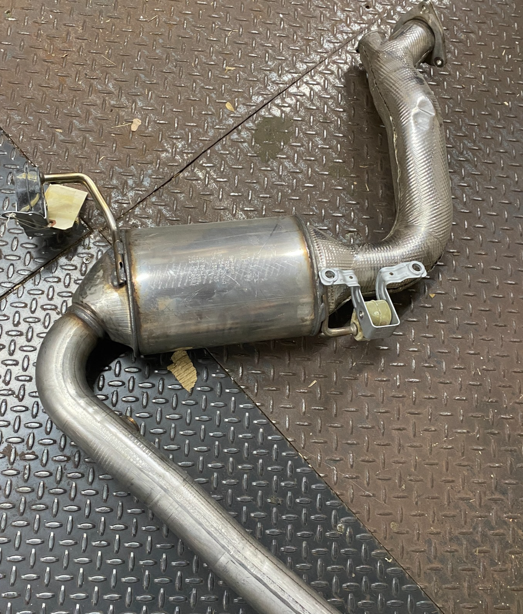 AUDI GENUINE PARTS 4L0 254 400 A CATALYTIC CONVERTER 4L0254400A