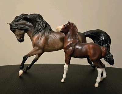 Breyer Classics Ventoso, Rose Grey Stallion and Roca, Chestnut Foal #750146 2007