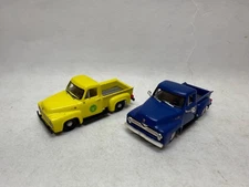 Athearn Ho Scale Set of Two 1955 Ford F-100 Pick Up Trucks Blue & Yellow