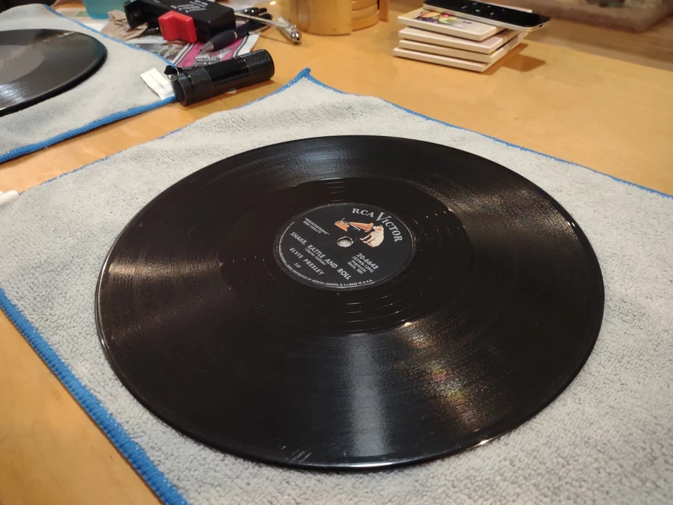 Elvis Presley Shake, Rattle and Roll Lawdy, Miss Clawdy 20-6642 Shellac 10" 78 - Image 2 of 4