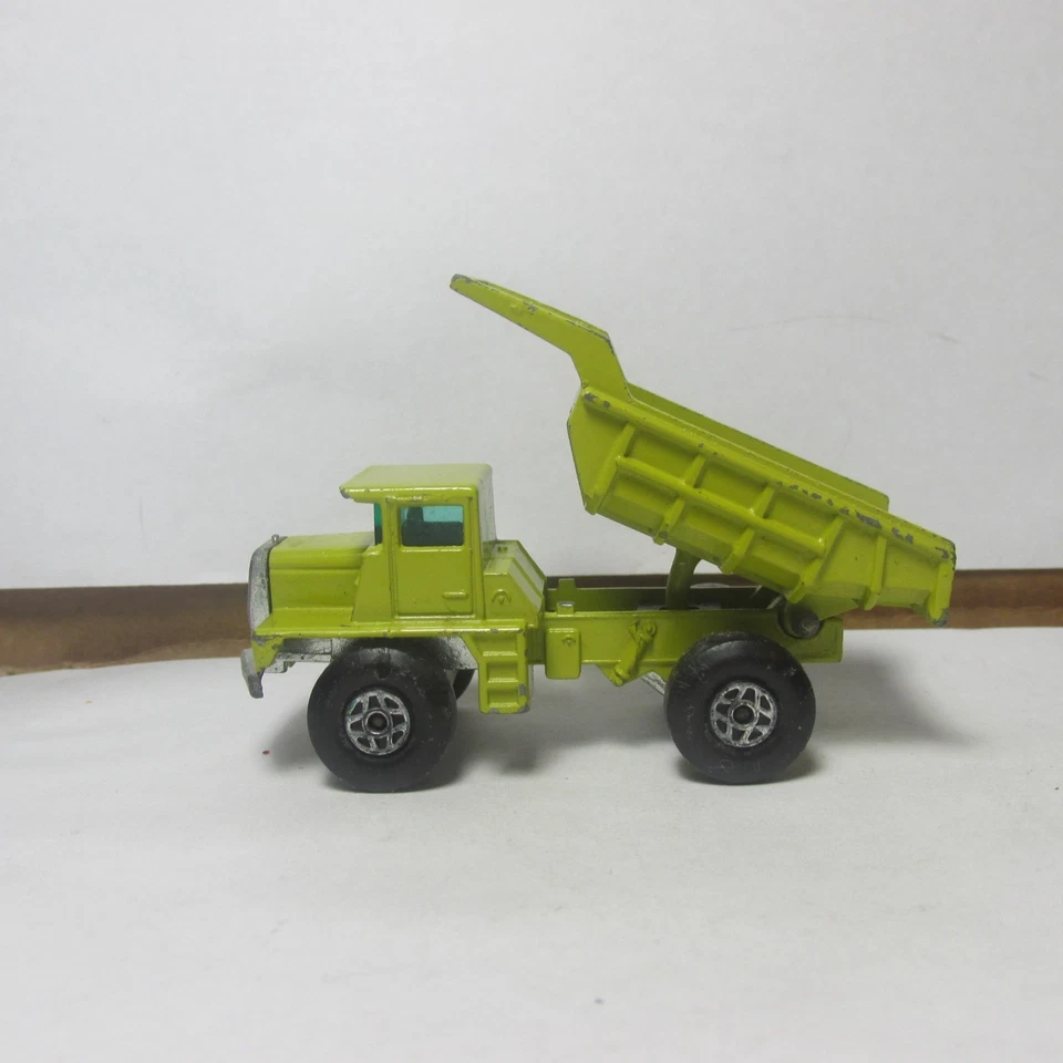 OLD DIECAST MATCHBOX LESNEY SUPERFAST NO. 28 MACK DUMP TRUCK MADE IN ENGLAND - Image 3 of 4