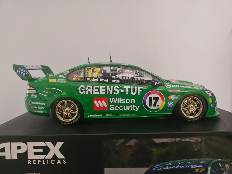 1:18 APEX REPLICAS FORD FG FALCON BATHURST 2013 MOSTERT/WOOD #17 GREENS-TUF DJR - image 4 of 4