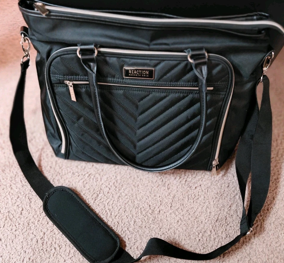 Bolso de Mano Kenneth Cole Reaction Chelsea Chevron 15" para Laptop Business NEGRO/DORADO NUEVO SIN ETIQUETAS Foto 2 de 4