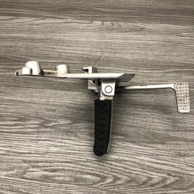 Triumph  Tiger 1050  P/NT2081260 Footrest Holder +PEG+BRAKE LEVER GENUINE
