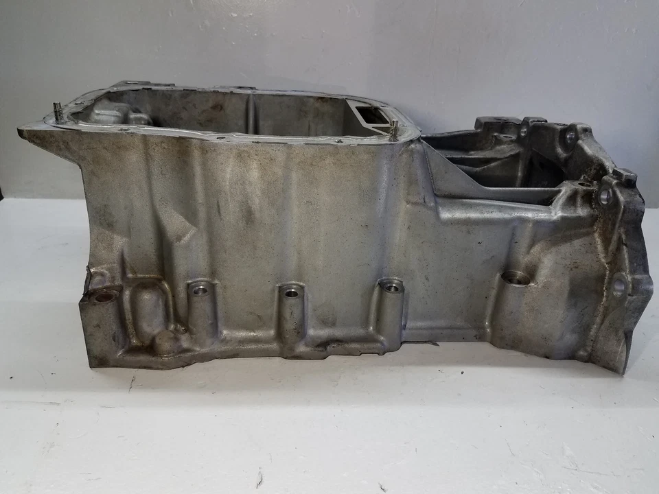 Toyota Prius 2010-2015 1,8 L cárter de aceite superior del motor híbrido de 4 cilindros (ZC56) Foto 2 de 4