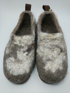woolen clogs