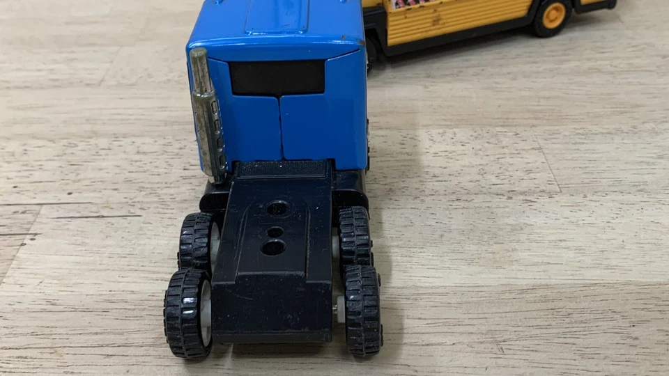 RARO BUDDY L TOYS Wally The Whale Truck & School Bus Lote de 2 Foto 3 de 4