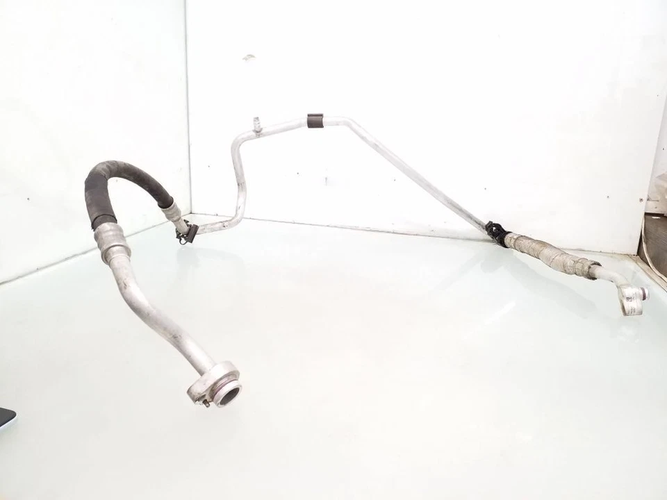 Manguera de tubo de aire acondicionado Volkswagen Tiguan 2014 5N0820743D diésel 110 kW Foto 2 de 4