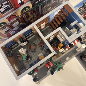 LEGO Creator Expert 10246 Detective's Office with instructions and box, RARE