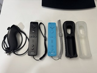 X2 Official OEM Nintendo Wii & U Motion Plus Remote Controller RVL 036 Nunchuck