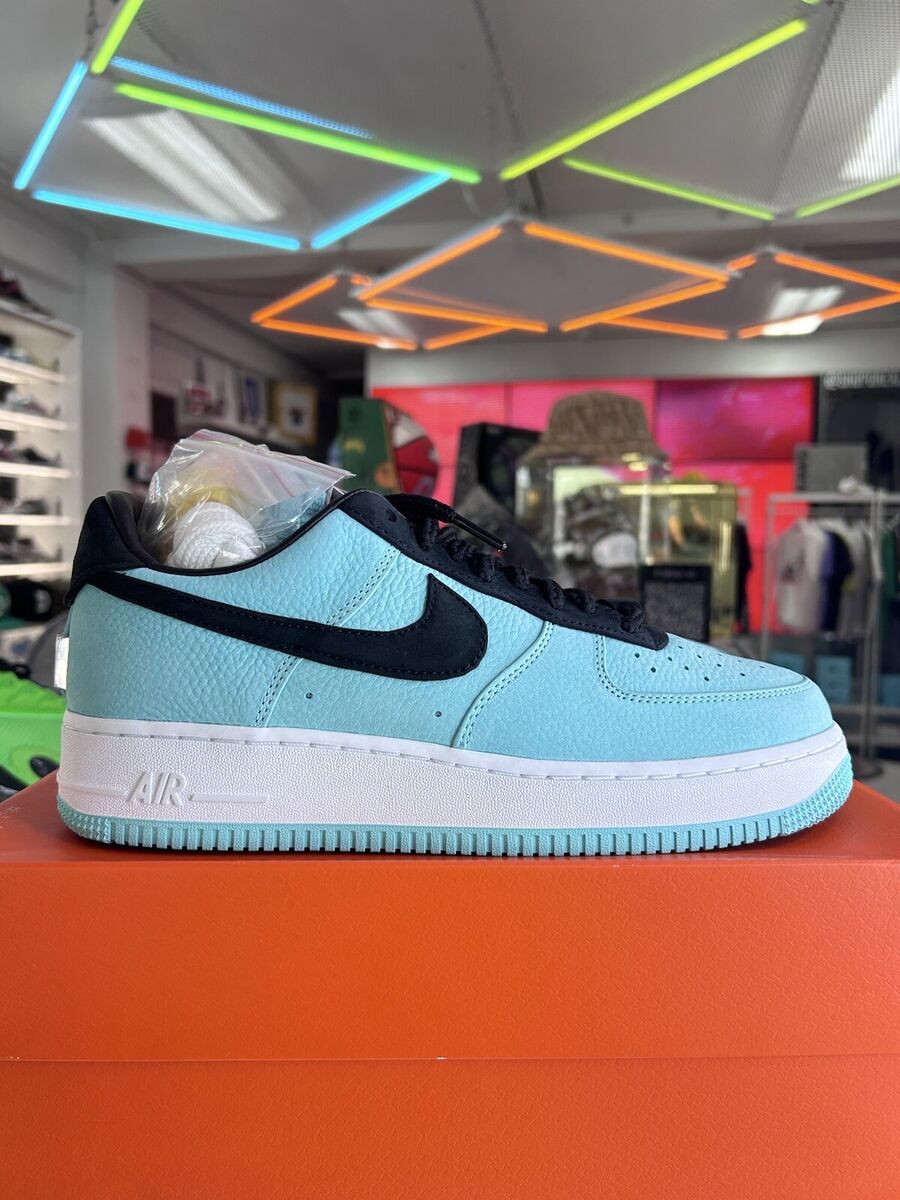 Size 10 - Nike Tiffany & Co. x Air Force 1 Friends & Family Size 10 - Nike Tiffany & Co. x Air Force 1 Friends & Family
