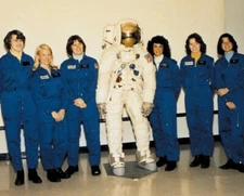 NASA'S FIRST CLASS OF FEMALE ASTRONAUTS 8X10 GLOSSY PHOTO IMAGE #2