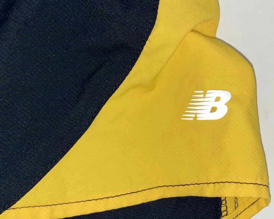 Pantalones Cortos para Correr NEW BALANCE Para Mujer Pequeños Negros Dorados A SNAIL'S PACE Nuevos Foto 2 de 4