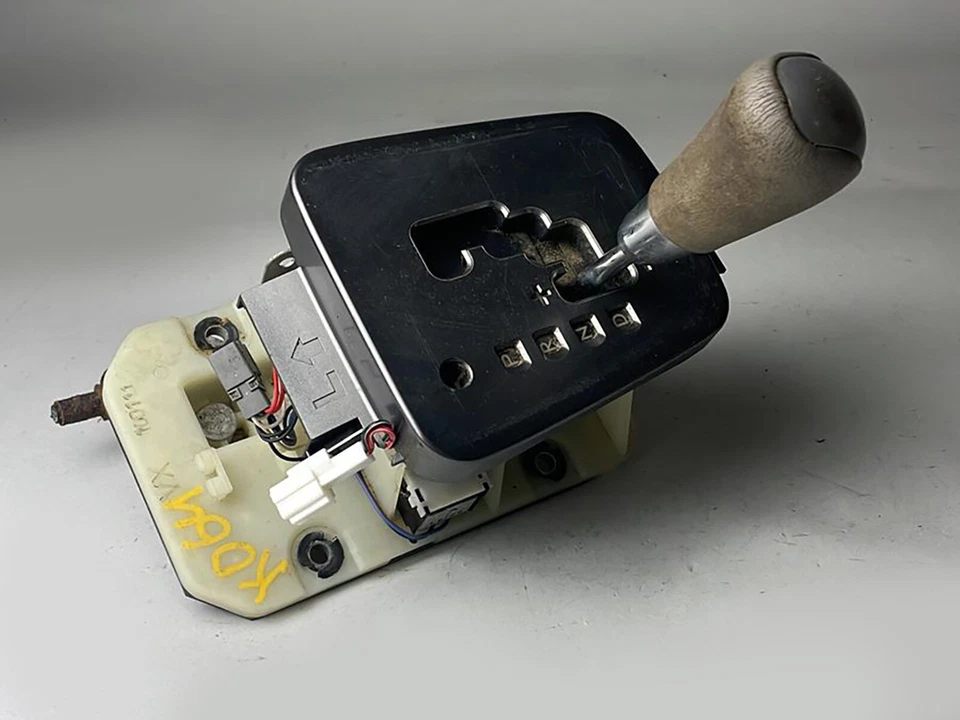 2010 Subaru Forester Automatic Transmission Gear Shifter Selector Assy - Image 4 of 4