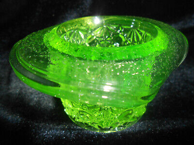 Kopen Green Vaseline Glass Uranium Daisy & Button Pattern Top Hat Toothpick Holder Art