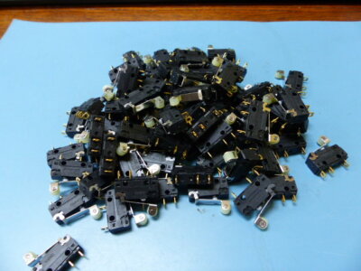 SAIA-BURGESS  V4NC2T7-AR10 Qty of 50 per Lot SWITCH; Microswitch SNAP ACTION; wi