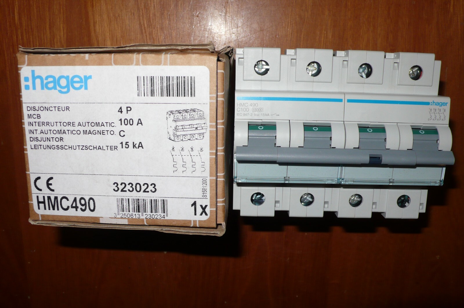 Disjoncteur Hager HMC490 courbe C avec pouvoir de coupure 15kA et intensité 100A