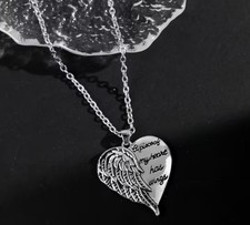 Retro heart-shaped wing pendant necklace