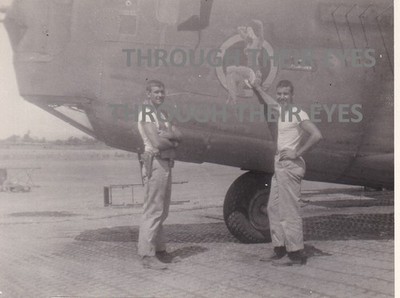 Original WK2 Foto Pilot & Co-Pilot der B-24 Liberator Shady Lady Nase Kunst