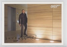 2013 Bond: Artifacts & Relics Skyfall Gold James Bond discreetly follows 2d0