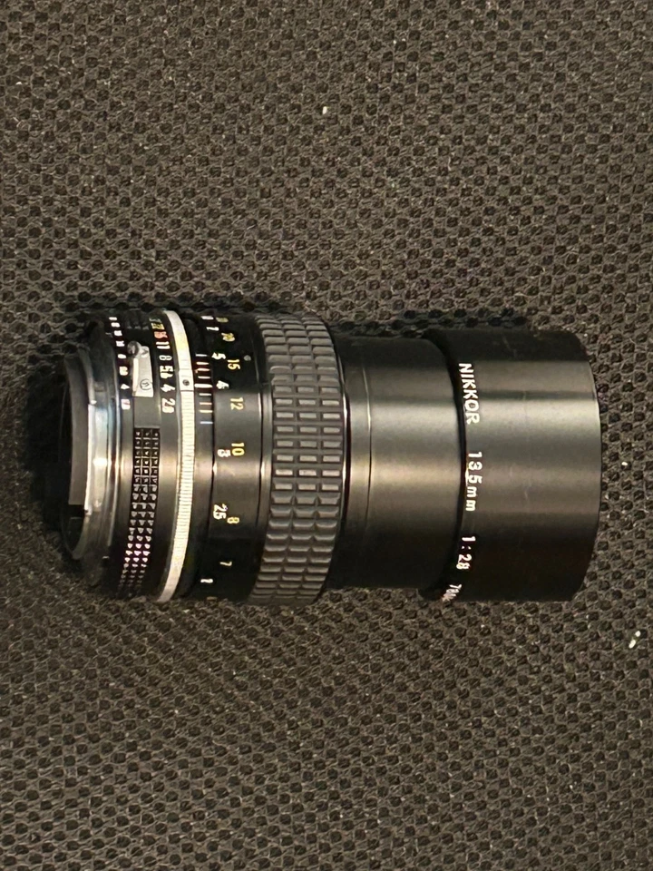 Usado NIKKOR 135mm F/2.8 AIS con 2 tapas Foto 2 de 4