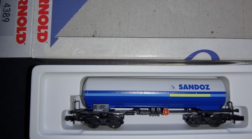 Arnold 4389   4-achsiger Kesselwagen "SANDOZ"; hellgrau/blau der DB in OVP; N | Zustand: Neu