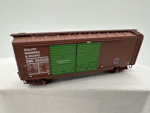 Duluth, Winnipeg & Pacific, coche de caja estándar de 40', puertas dobles, Rd# DWC 582225 | Zustand: New