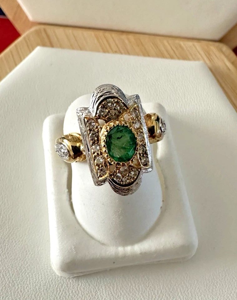 18kt.yellow gold cocktail ring with diamond & emerald,size 6.5. - Image 3 of 4