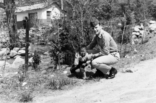 21 NEGs 35mm KOREA 1950s SOLDIER'S PHOTOS US ARMY TROOPS R&R BEERS RIVER PEOPLE - Picture 14 of 24