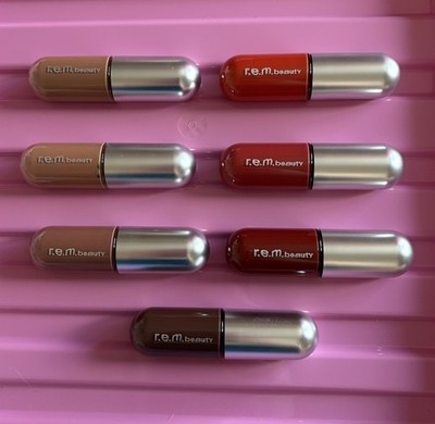 R.E.M Beauty On Your Collar flüssiger Lippenstift (Ariana Grande) PICK ONE