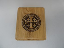 VINTAGE JERUSALEM OLIVE TIMBER WOODEN JEWELLERY BOX CASE RED VELVET LINED