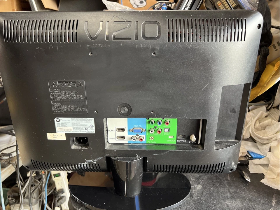 Vizio VA19L HDTV10T 19" 720p HD LCD TV Black SMALL GAMING WORKS - NO REMOTE - Image 2 of 4