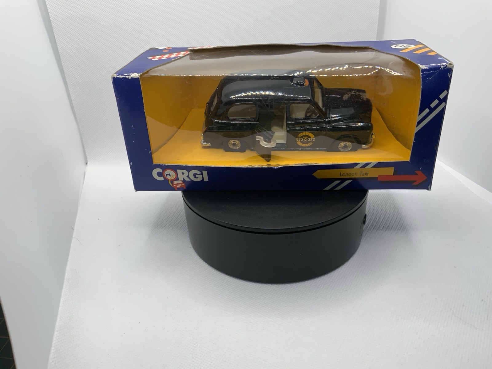 Corgi 425, London taxi - Free Price Guide & Review