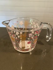 NEW DOLLY PARTON CHRISTMAS 2 cup measuring GLASS DOLLAR GENERAL HOLIDAY  2025 DG
