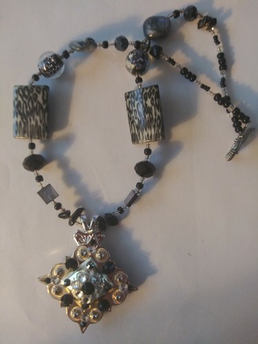 BS Signed Black And Silver Beaded Vintage Necklace.. - Picture 7 of 9