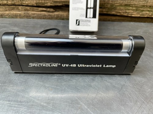 Linterna de Luz Ultravioleta Spectroline Modelo UV-4B Funciona con Batería - Imagen 2 de 4