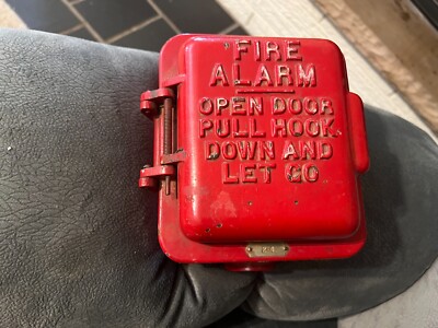 Antique Fire Alarm box Private Station w key, Underwriter Laboratories tag