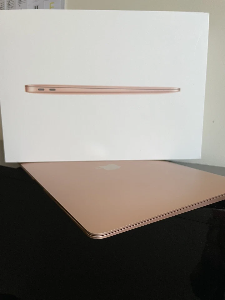 Apple MacBook Air 13,3 Zoll (512GB SSD) Laptop - Gold - MUQV2D/A - Bild 2 von 4