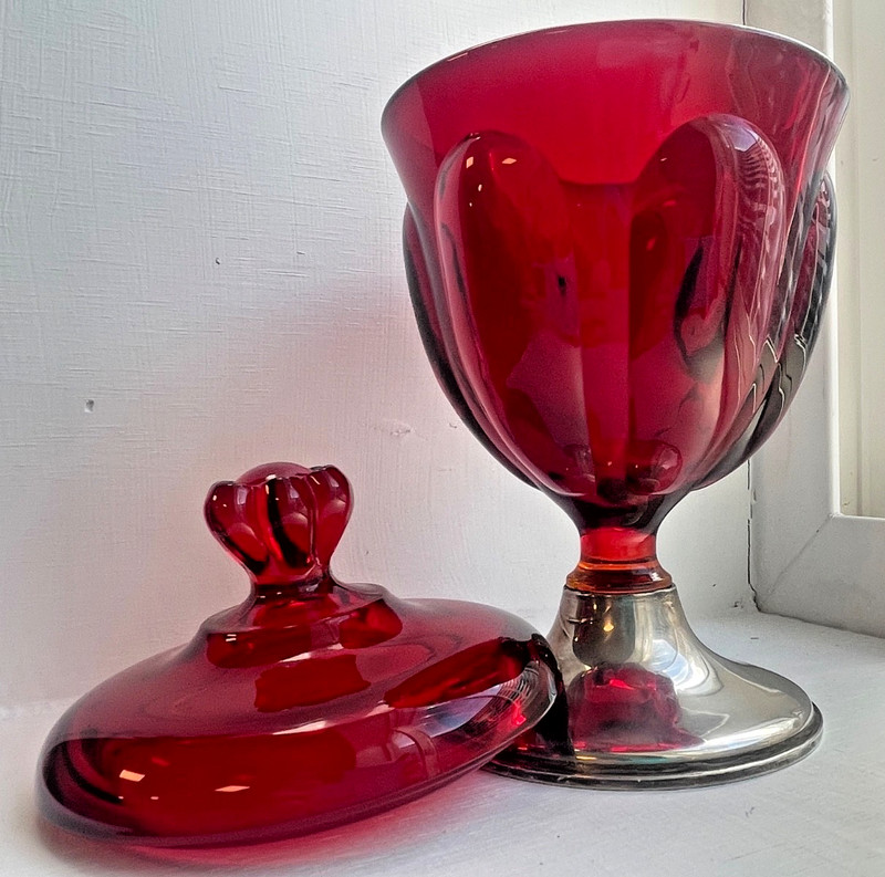 Vintage EMPIRE Viking red glass Sterling Silver 6 petal lid pedestal Candy Dish