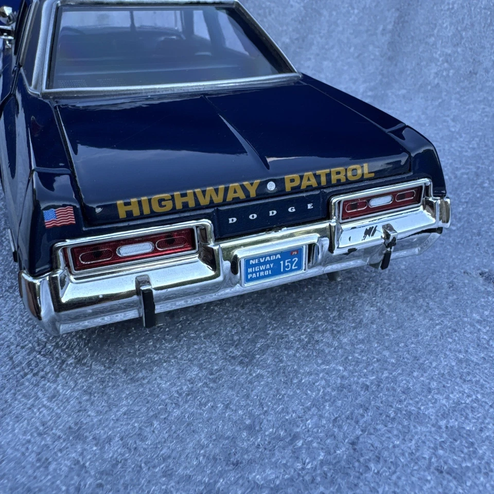 KK 1/18 Dodge Monaco 1974 Nevada Highway Patrol Police Diecast Model Car - Image 4 of 4