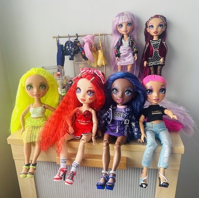 Rainbow High Fashion Studio Avery Styles Puppenzubehör, mit extra Puppen  