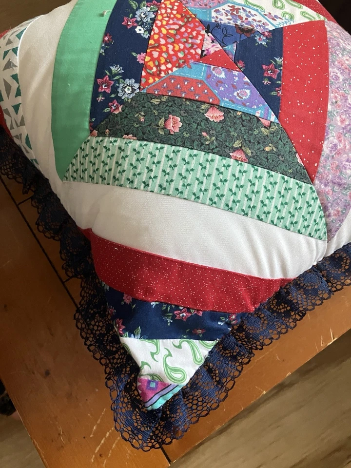 "Almohada de retazos acolchada hecha a mano vintage con adornos de encaje - colorido arte popular 14""" Foto 3 de 4