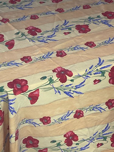 58 Inch Round Yellow w/Lavender & Red Poppies Floral Tablecloth and Napkins - Picture 3 of 16