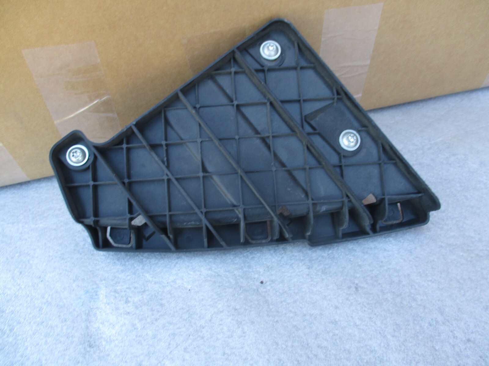 2014-2017 Maserati Ghibli Front Left Driver Side Headlight Lower Bracket LH