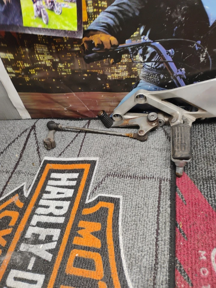 Honda CBR600 1991 F2 CBR 600 600F2 CBR600F estriba pedal montaje palanca de cambios izquierda I12 Foto 3 de 4