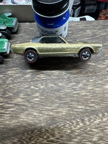 Hot Wheels Redlines 1968 Custom Cougar Gold - HK Base