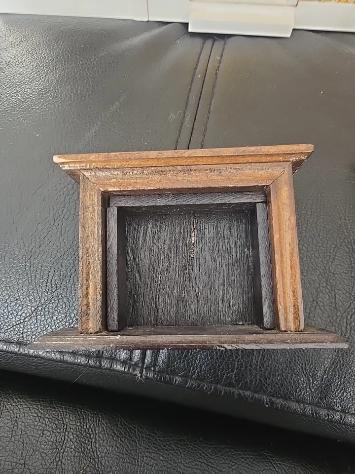 Manto de chimenea vintage para casa de muñecas, reloj, fuelle, de pie, cepillo, póker, troncos Foto 2 de 4