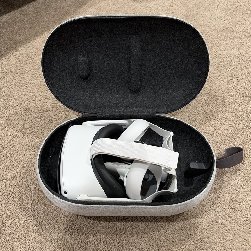 Oculus Quest 2 Virtual Reality Headset 128GB White.Includes carrying case.