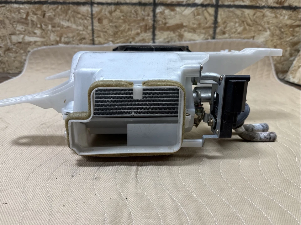 Toyota Land Cruiser 1998-2007 LX470 Rear A/C AC Air HVAC Housing Blower Motor - Image 4 of 4