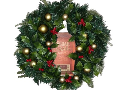 Elijah Craig Small Batch Bourbon Holiday Wreath  18  Diameter. Wood Center Piece
